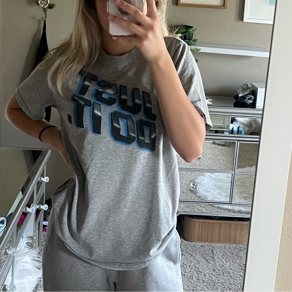 Nike Retro T-Shirt • Size Small - Picture 2 of 3